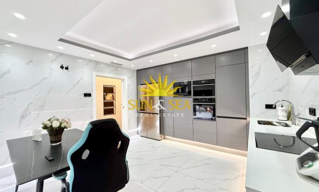 Wiederverkauf - Wohnung - Torrevieja - Centro