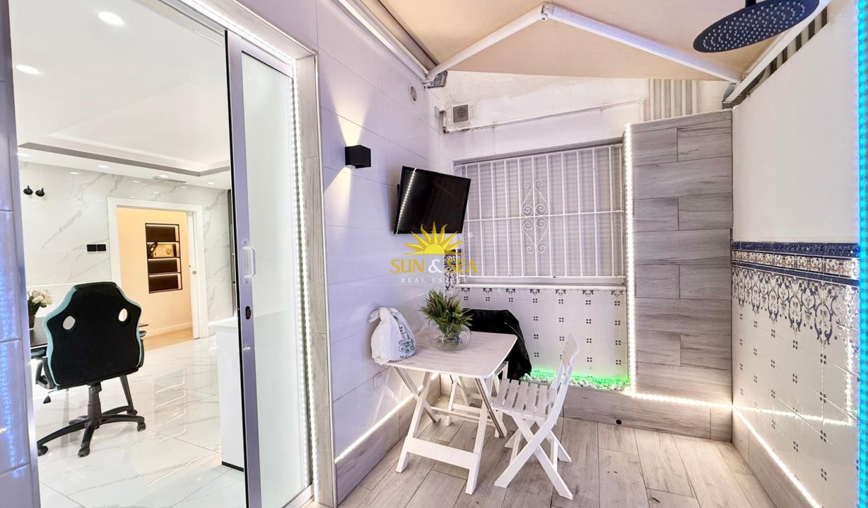 Wiederverkauf - Wohnung - Torrevieja - Centro