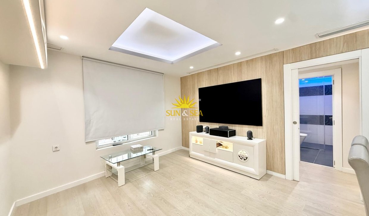 Wiederverkauf - Wohnung - Torrevieja - Centro