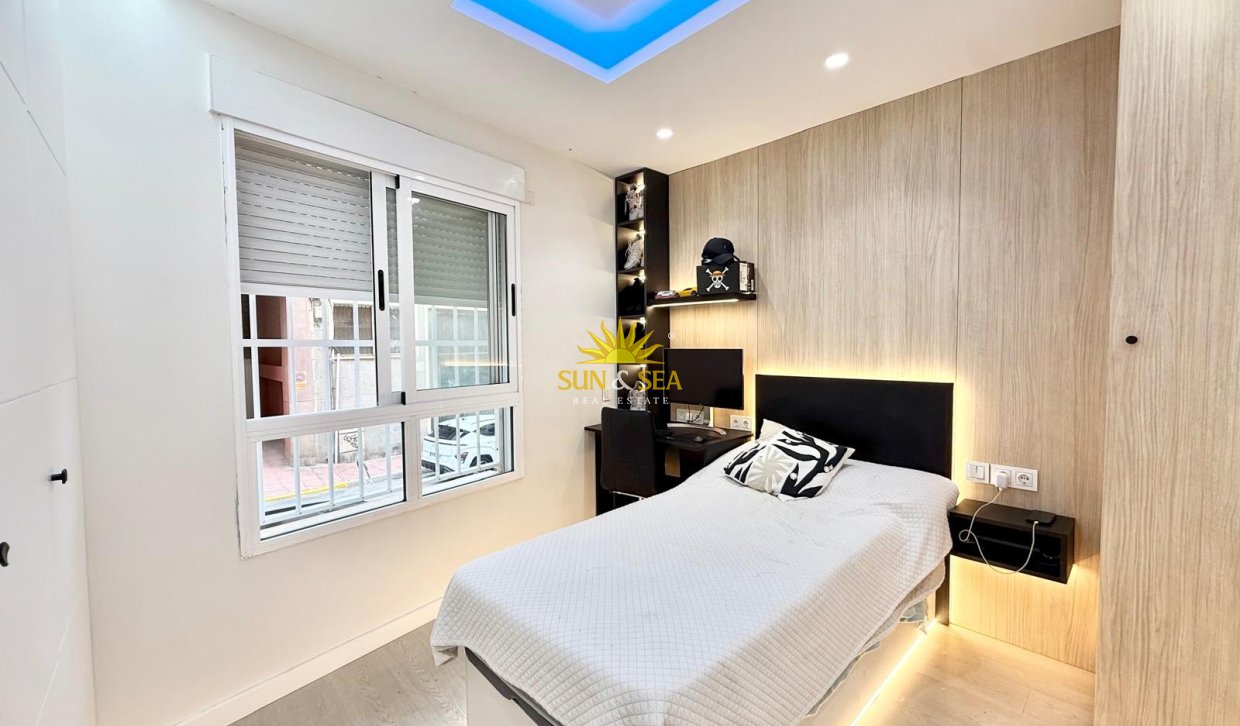 Wiederverkauf - Wohnung - Torrevieja - Centro