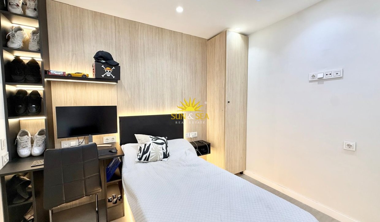 Wiederverkauf - Wohnung - Torrevieja - Centro