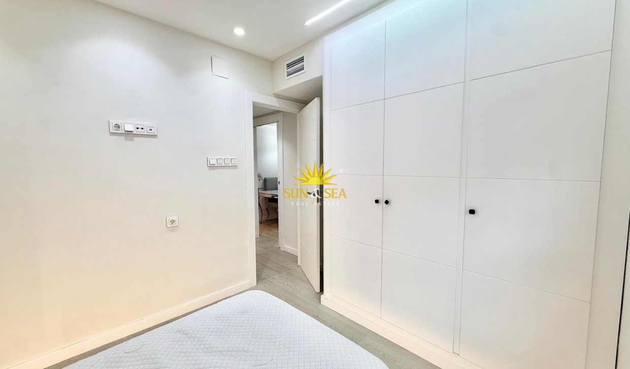 Wiederverkauf - Wohnung - Torrevieja - Centro