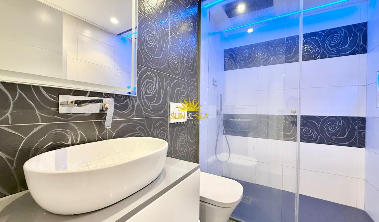 Wiederverkauf - Wohnung - Torrevieja - Centro