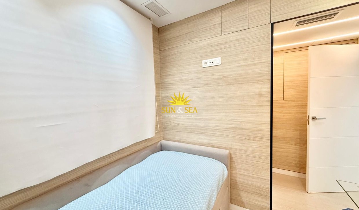 Wiederverkauf - Wohnung - Torrevieja - Centro
