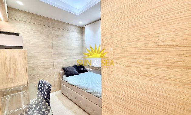 Wiederverkauf - Wohnung - Torrevieja - Centro
