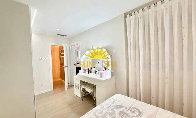 Wiederverkauf - Wohnung - Torrevieja - Centro