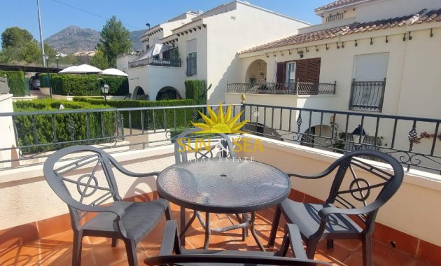 Alquiler a largo plazo - Chalet adosado - Altea
