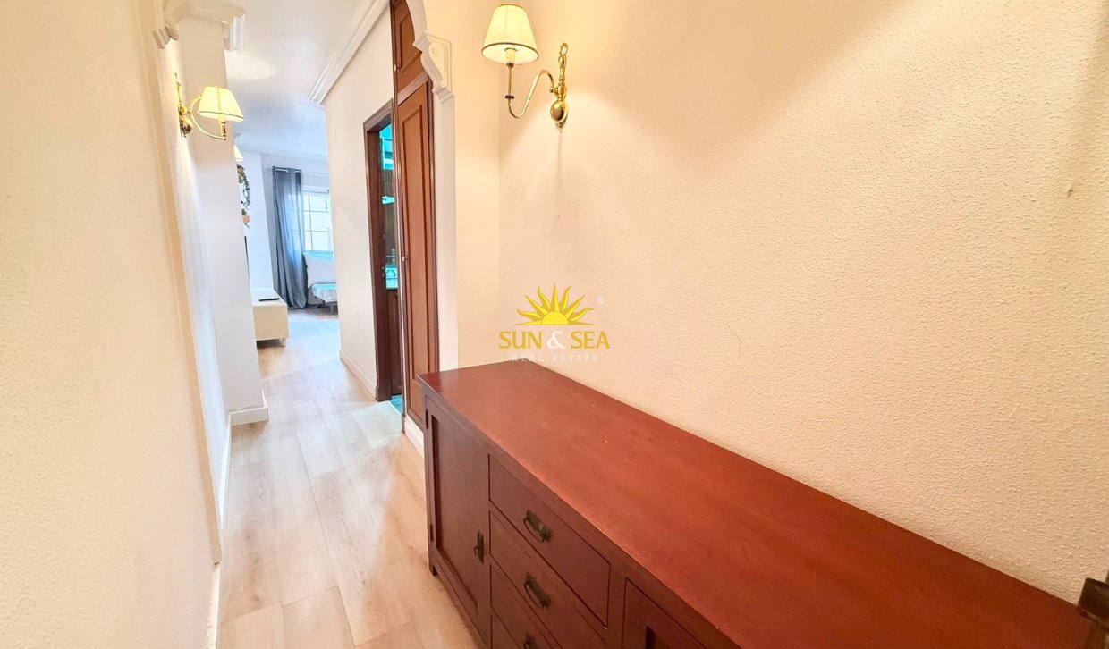Wiederverkauf - Wohnung - Torrevieja - Centro