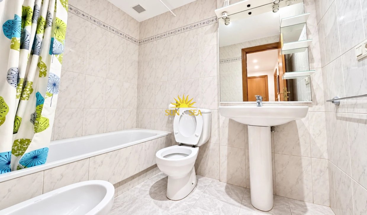 Location à long terme - Appartement - Alicante (Alacant)