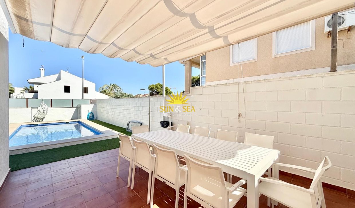 Location à long terme - Villa - Orihuela Costa - La Zenia