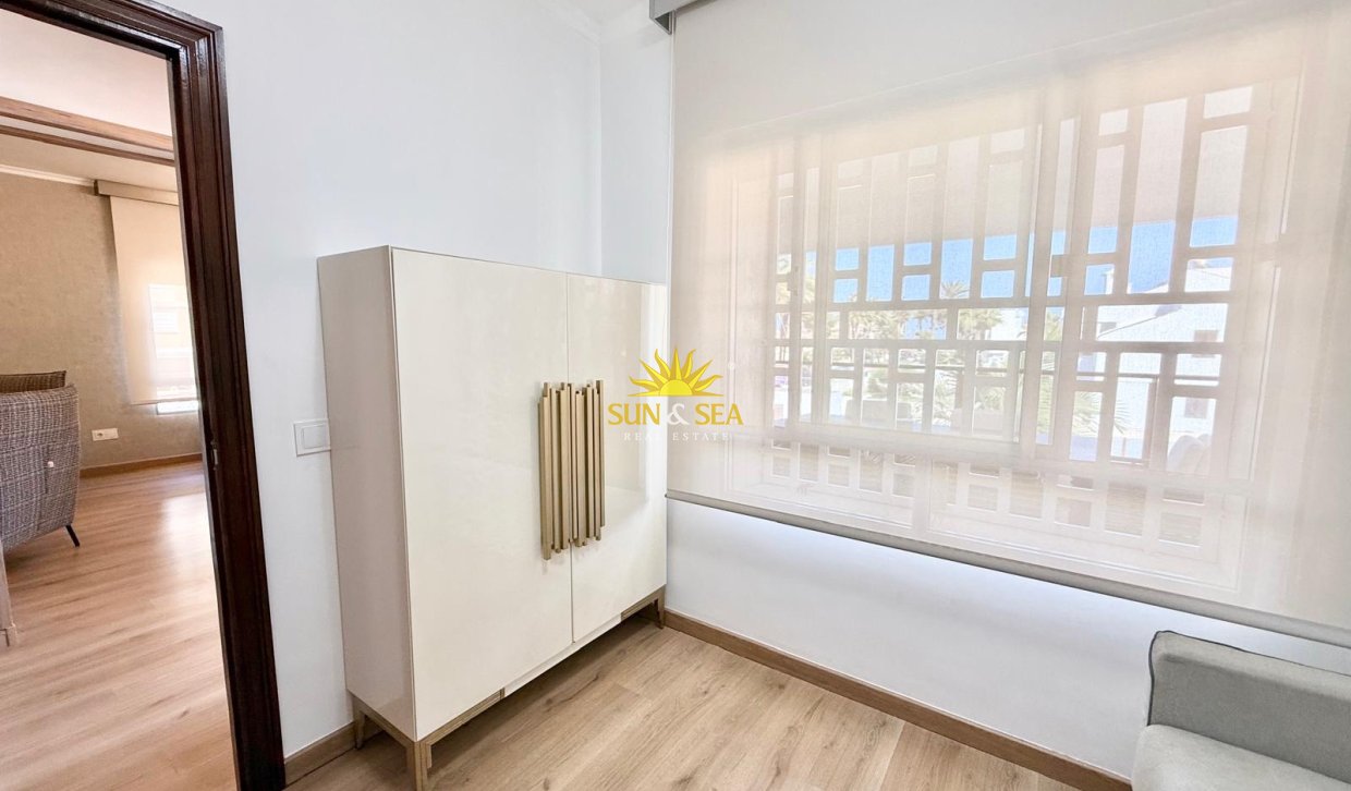 Location à long terme - Villa - Orihuela Costa - La Zenia
