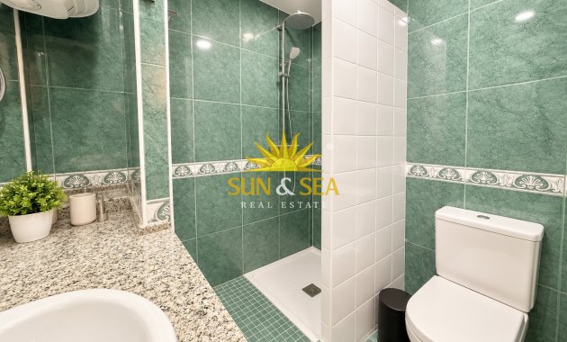 Wiederverkauf - Wohnung - Torrevieja - Centro
