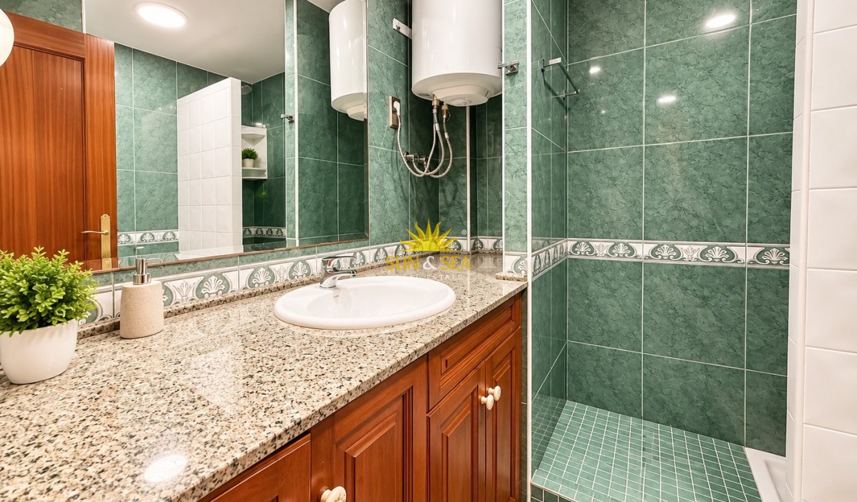 Wiederverkauf - Wohnung - Torrevieja - Centro