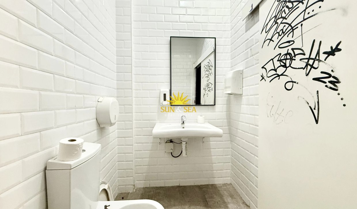 Location à long terme - Commercial - Torrevieja - Centro