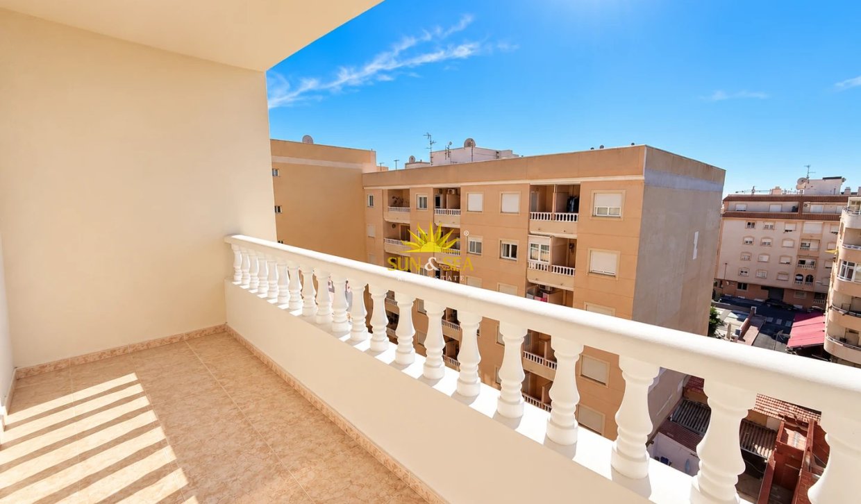 Wiederverkauf - Wohnung - Torrevieja - Centro