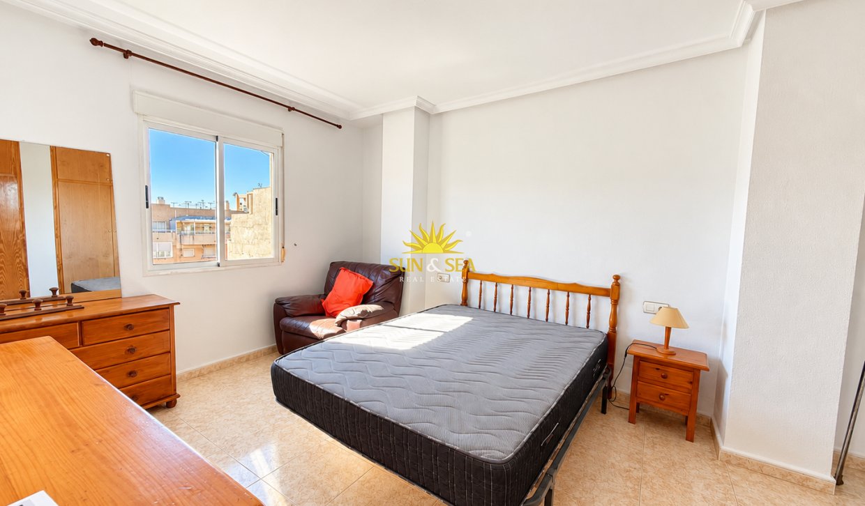 Wiederverkauf - Wohnung - Torrevieja - Centro