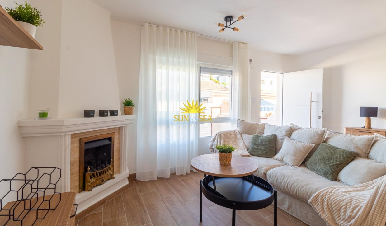Wiederverkauf - Villa / Doppelhaushälfte - Torrevieja - Los Frutales