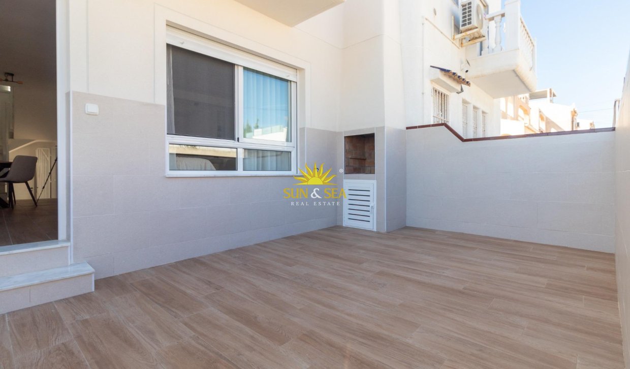Wiederverkauf - Villa / Doppelhaushälfte - Torrevieja - Los Frutales