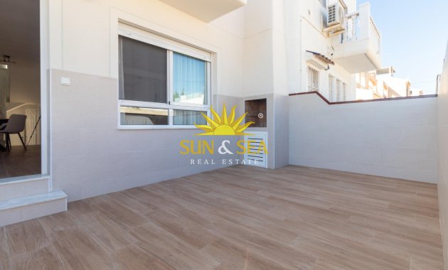 Wiederverkauf - Villa / Doppelhaushälfte - Torrevieja - Los Frutales