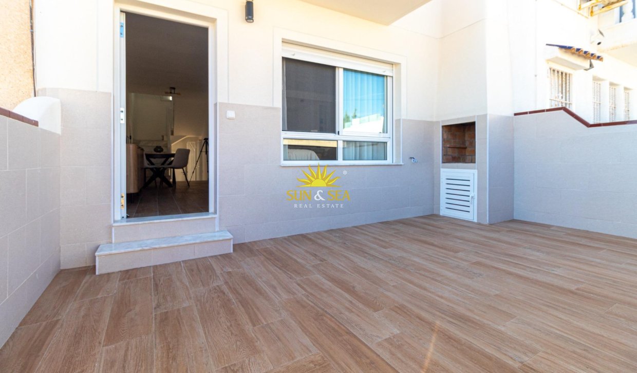 Wiederverkauf - Villa / Doppelhaushälfte - Torrevieja - Los Frutales