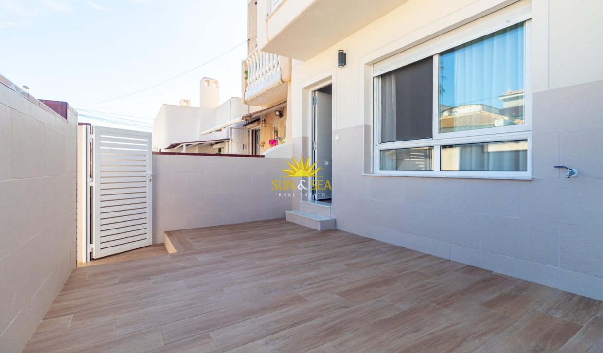 Wiederverkauf - Villa / Doppelhaushälfte - Torrevieja - Los Frutales