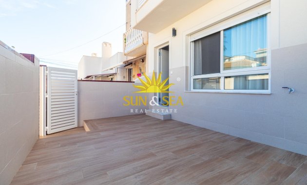 Wiederverkauf - Villa / Doppelhaushälfte - Torrevieja - Los Frutales