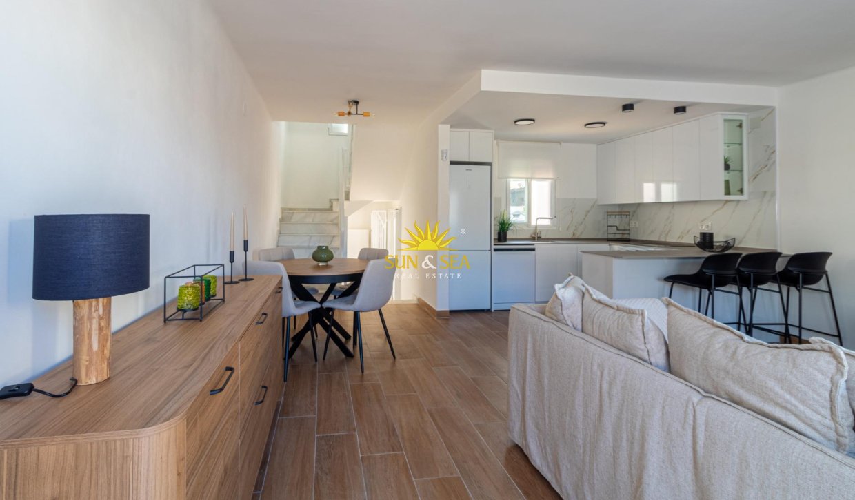 Wiederverkauf - Villa / Doppelhaushälfte - Torrevieja - Los Frutales