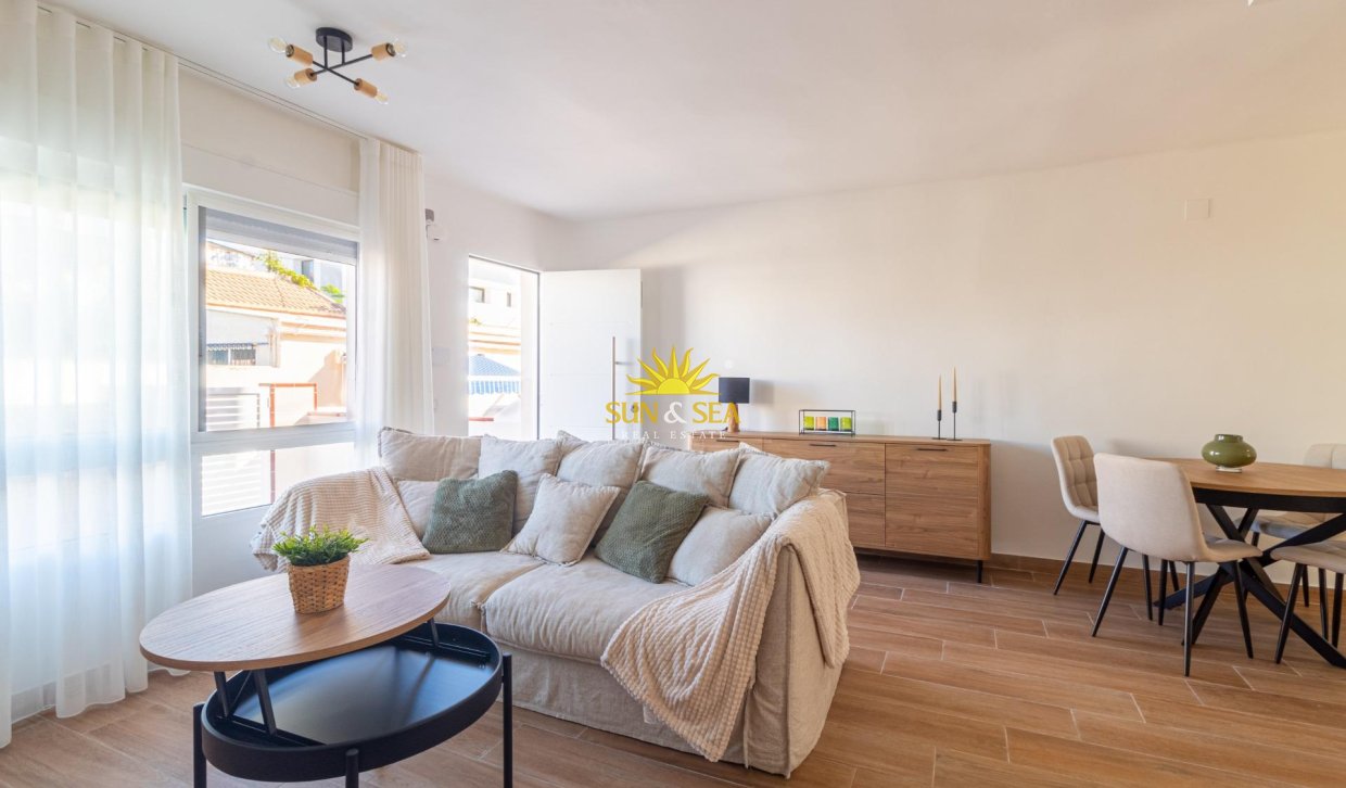 Wiederverkauf - Villa / Doppelhaushälfte - Torrevieja - Los Frutales