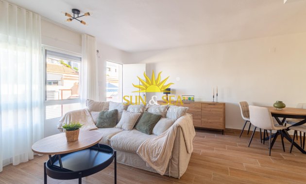 Wiederverkauf - Villa / Doppelhaushälfte - Torrevieja - Los Frutales