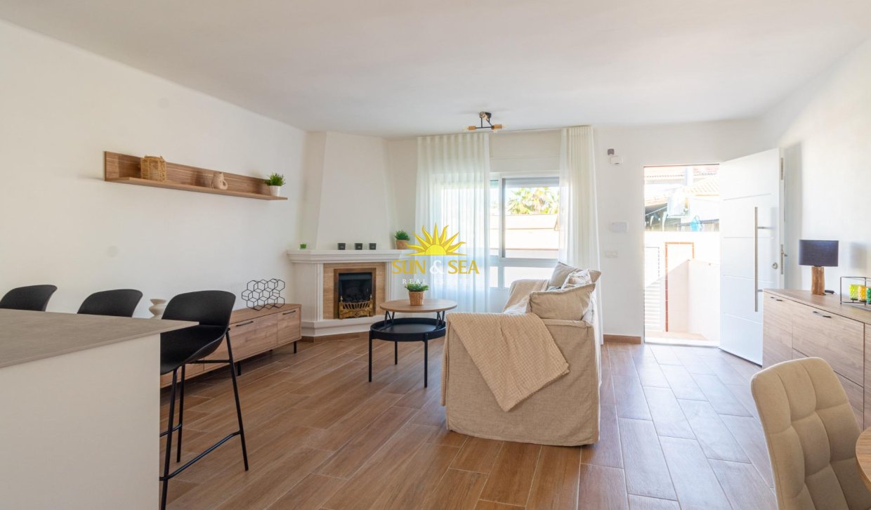 Wiederverkauf - Villa / Doppelhaushälfte - Torrevieja - Los Frutales