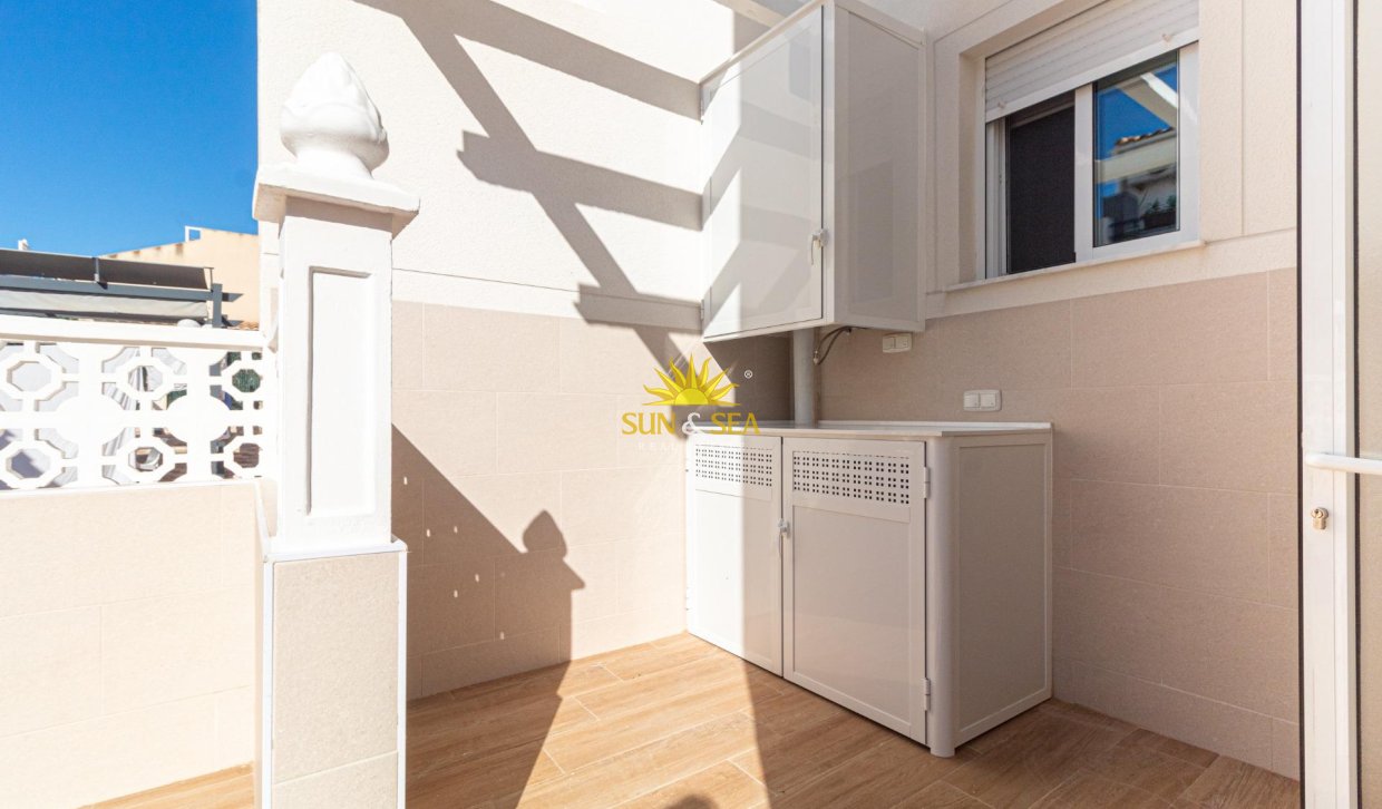 Wiederverkauf - Villa / Doppelhaushälfte - Torrevieja - Los Frutales
