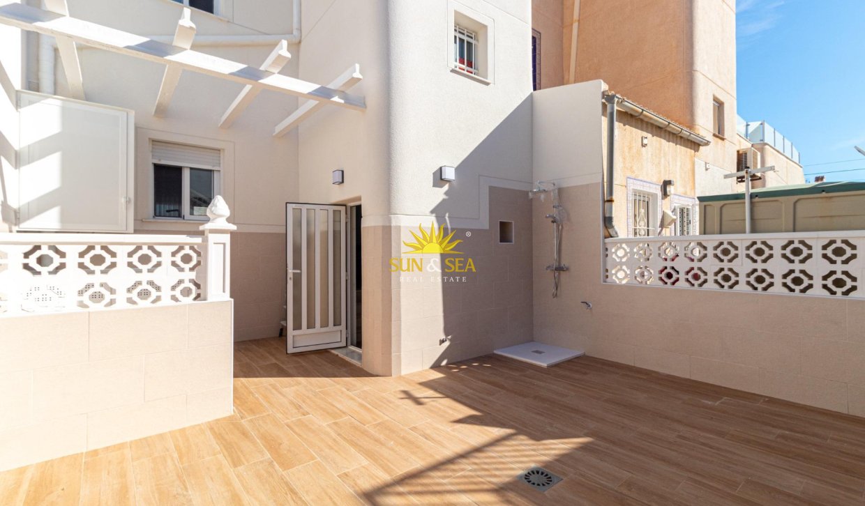 Wiederverkauf - Villa / Doppelhaushälfte - Torrevieja - Los Frutales