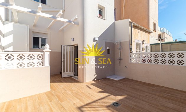 Wiederverkauf - Villa / Doppelhaushälfte - Torrevieja - Los Frutales
