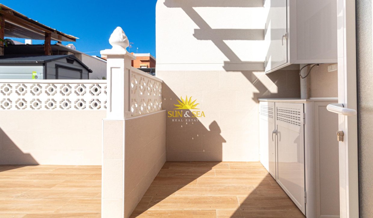 Wiederverkauf - Villa / Doppelhaushälfte - Torrevieja - Los Frutales