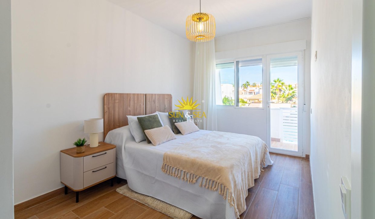 Wiederverkauf - Villa / Doppelhaushälfte - Torrevieja - Los Frutales