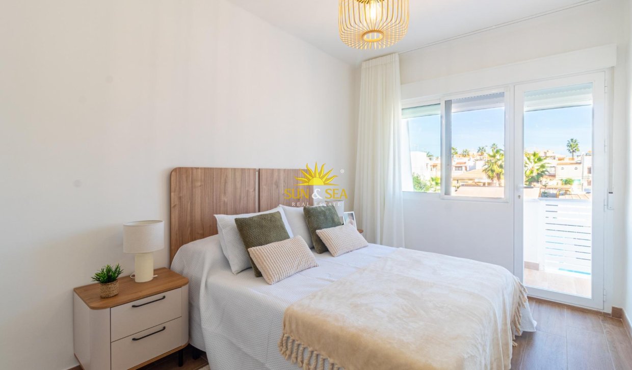 Wiederverkauf - Villa / Doppelhaushälfte - Torrevieja - Los Frutales