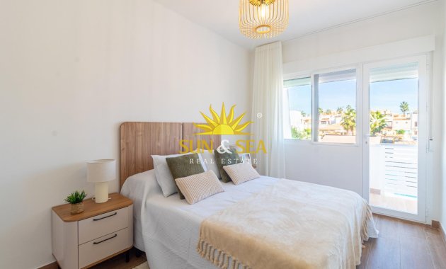 Wiederverkauf - Villa / Doppelhaushälfte - Torrevieja - Los Frutales