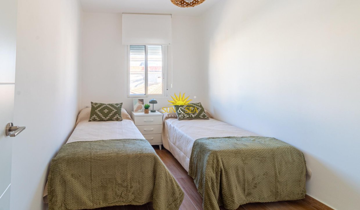 Wiederverkauf - Villa / Doppelhaushälfte - Torrevieja - Los Frutales