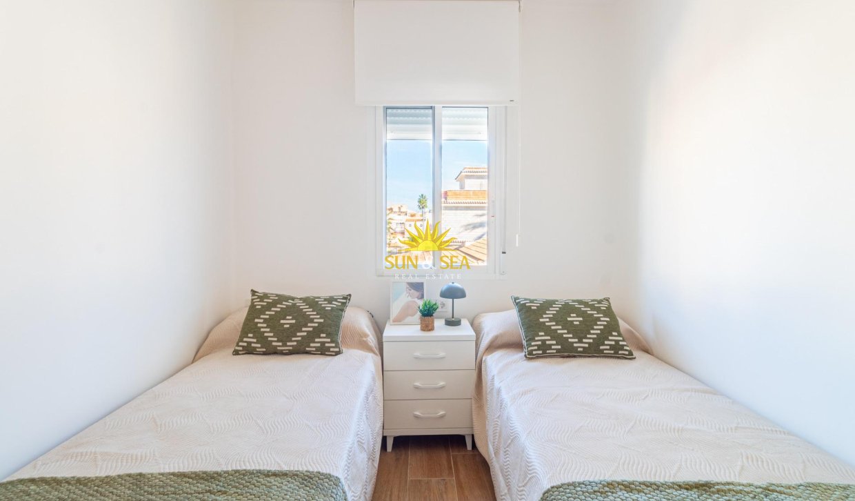 Wiederverkauf - Villa / Doppelhaushälfte - Torrevieja - Los Frutales