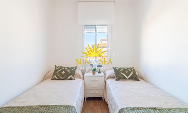 Wiederverkauf - Villa / Doppelhaushälfte - Torrevieja - Los Frutales