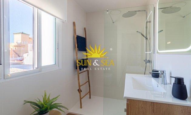 Wiederverkauf - Villa / Doppelhaushälfte - Torrevieja - Los Frutales