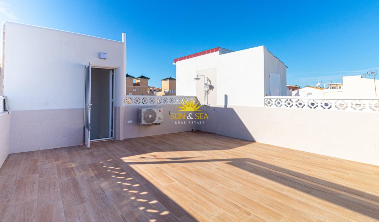 Wiederverkauf - Villa / Doppelhaushälfte - Torrevieja - Los Frutales