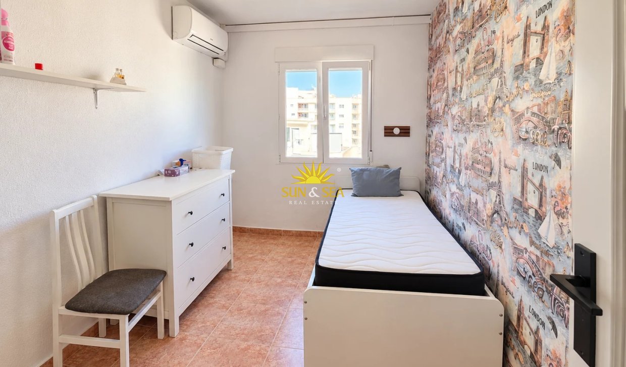 Wiederverkauf - Wohnung - Torrevieja - Centro