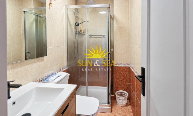 Wiederverkauf - Wohnung - Torrevieja - Centro