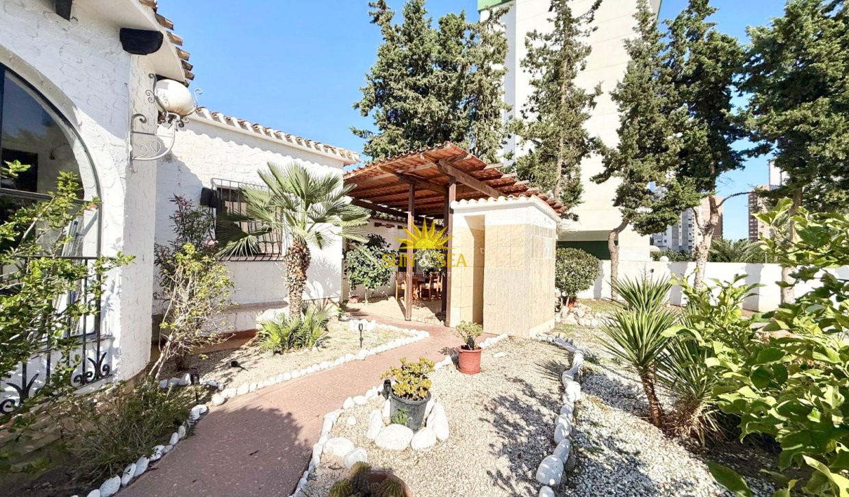 Langfristige Vermietung - Freistehende Villa - Finestrat - Cala de Finestrat