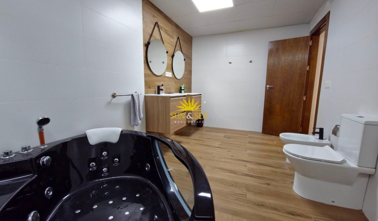 Lange Termijn Verhuur - Appartement - Montesinos