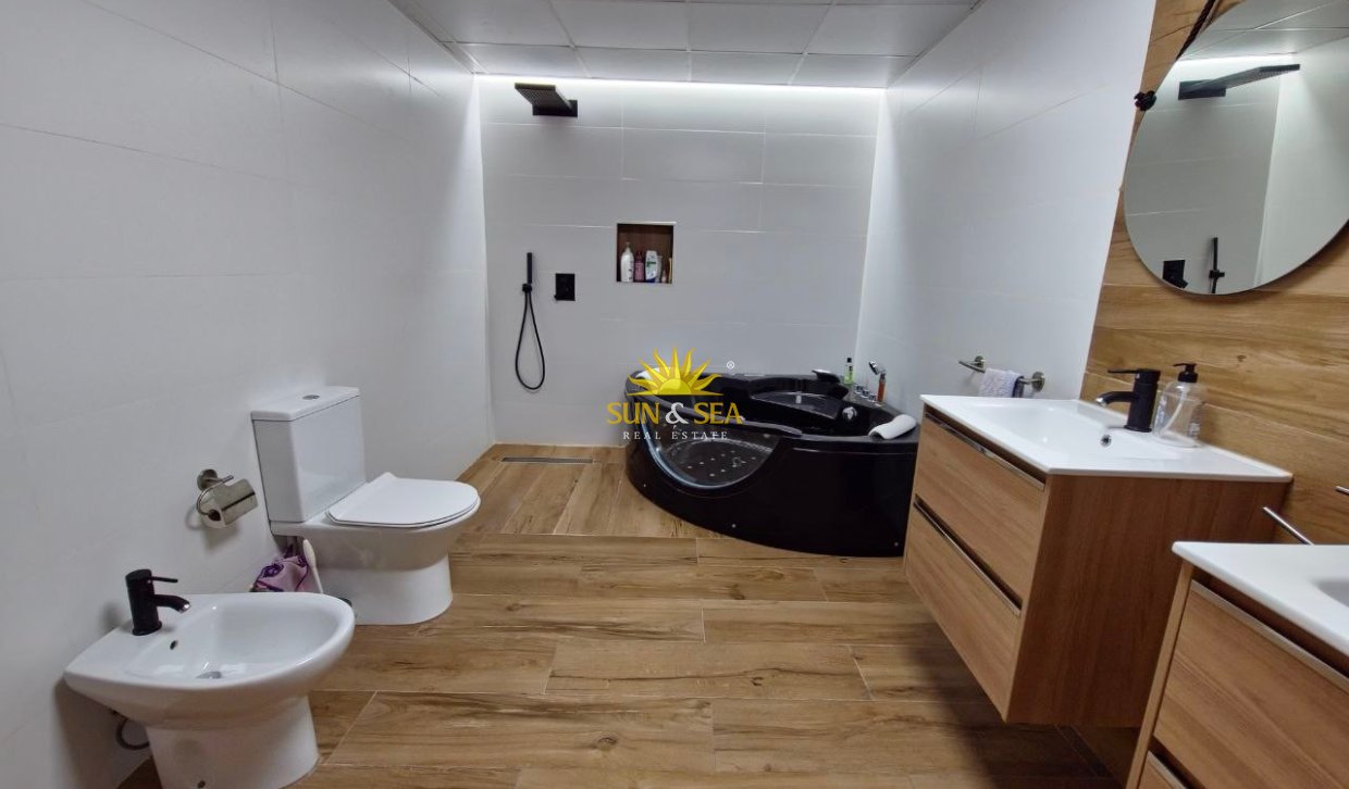 Lange Termijn Verhuur - Appartement - Montesinos