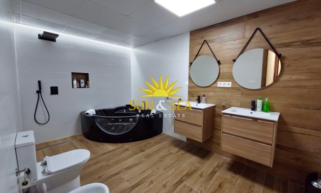 Lange Termijn Verhuur - Appartement - Montesinos