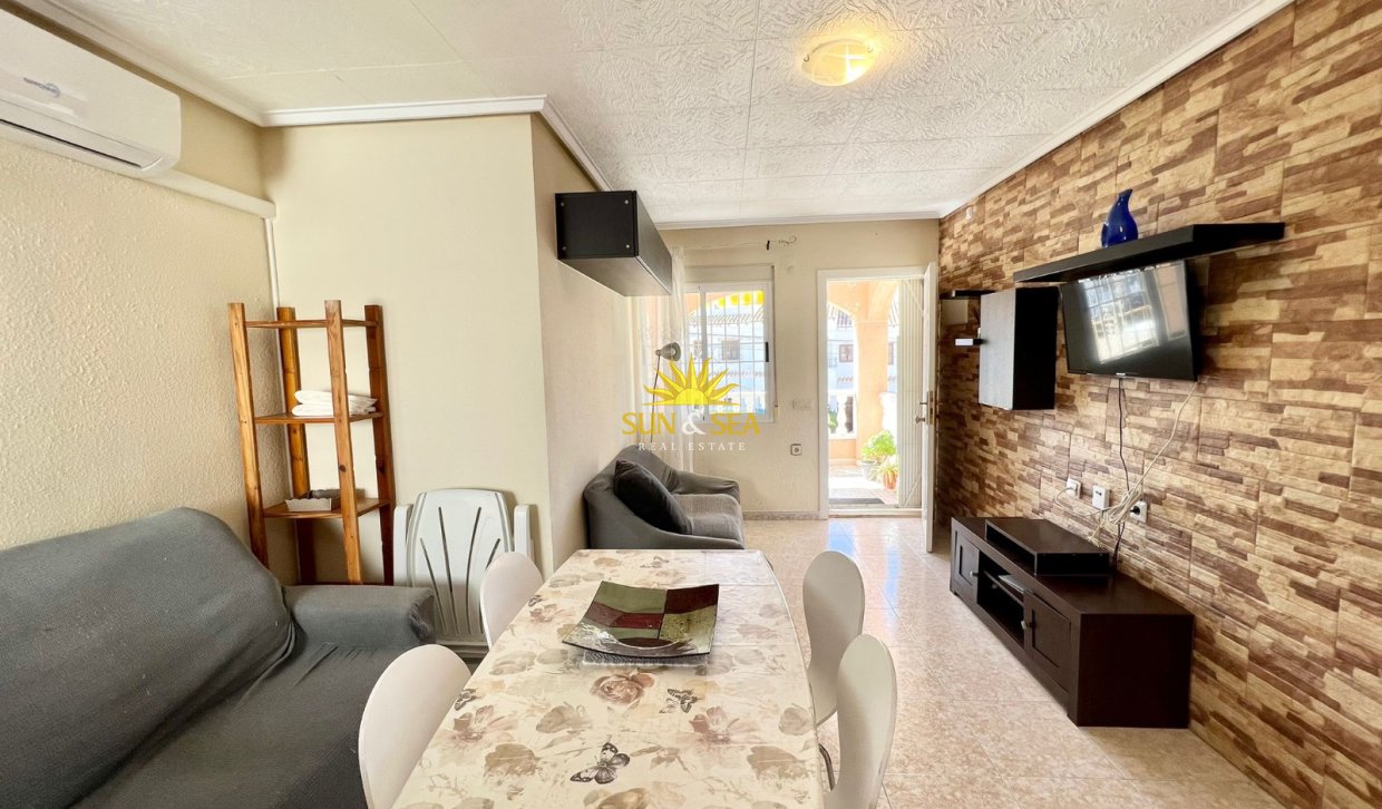 Alquiler a largo plazo - Atico - Torrevieja - Los Balcones - Los Altos del Edén