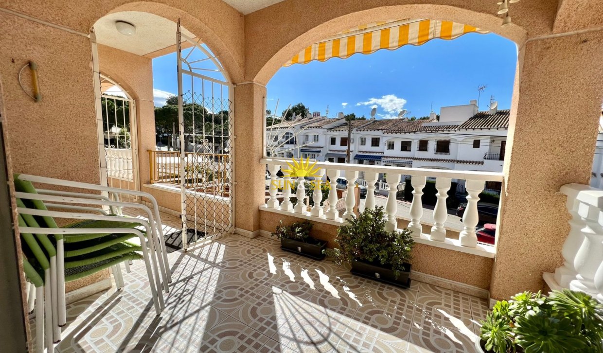 Alquiler a largo plazo - Atico - Torrevieja - Los Balcones - Los Altos del Edén